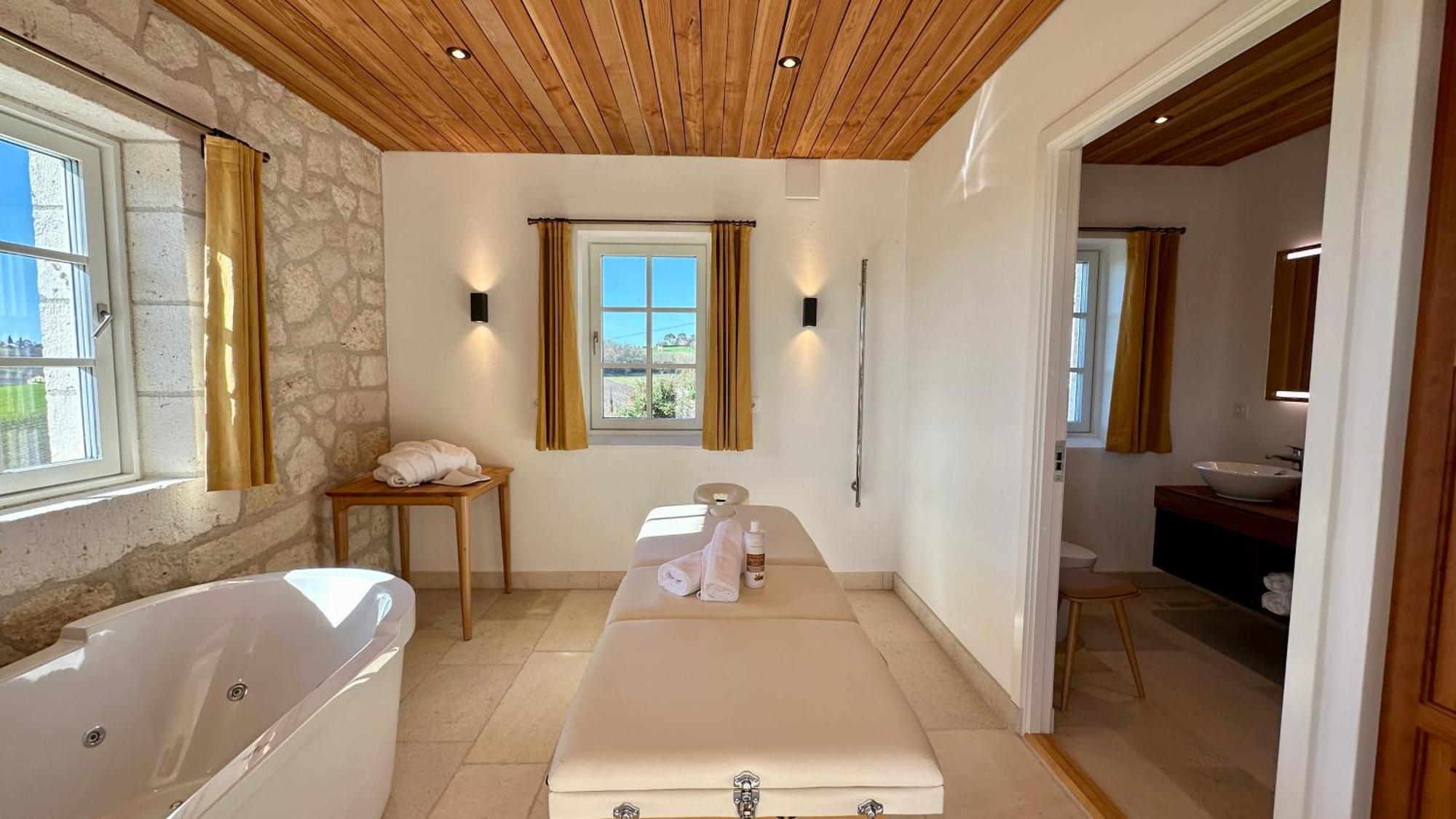 Chateau Lecusse - La Grande Roche - Hotel, Spa, Boutique & Restaurant Broze Екстер'єр фото